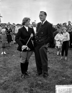Prinses Irene en Prins Bernhard bij concours hippique te Blaricum, Bestanddeelnr 907-9145