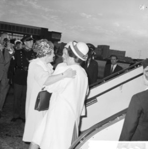 Prinsessen Irene en Margriet terug uit de West, aankomst op Schiphol, Bestanddeelnr 914-1685