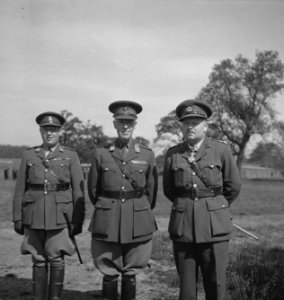 Prinses Irene Brigade. Generaal-majoor Phaff (midden) met luitenant-kolonel Jone, Bestanddeelnr 934-9533