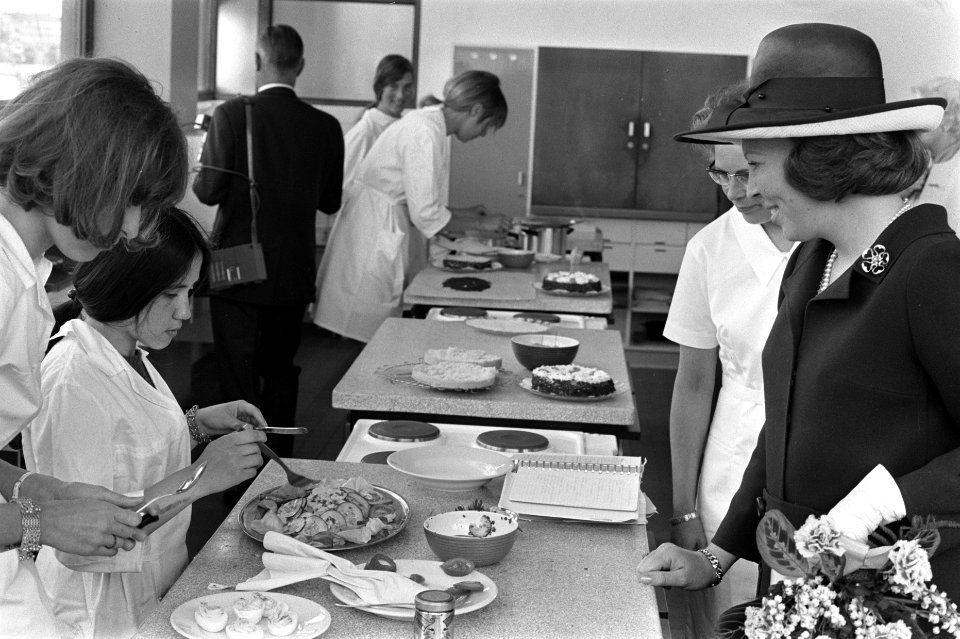Prinses Beatrix opent scholengemeenschap t Zandpad , Amsterdam, Bestanddeelnr 923-5339