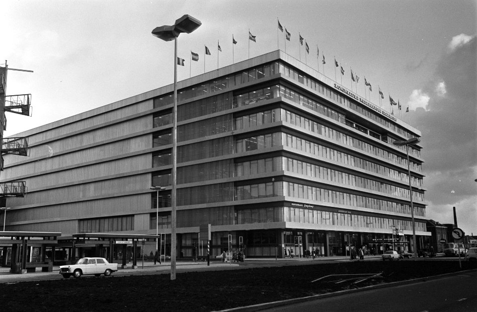 Prinses Beatrix opent nieuw Jaarbeursgebouw, Beatrixgebouw te Utrecht. Prinses B, Bestanddeelnr 923-3123