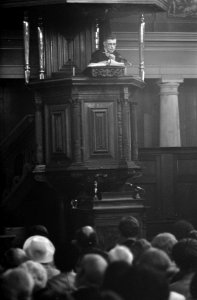 Prof.dr. J. Presser gaf afscheidscollege in aula van Amsterdamse Universiteit pr, Bestanddeelnr 922-4776