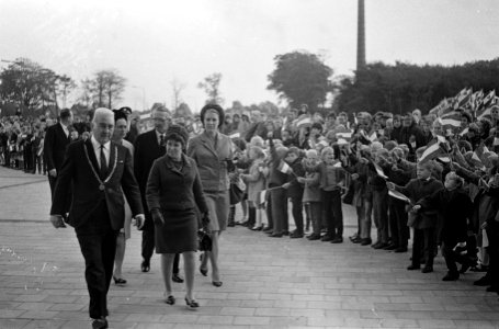 Prinses Christina opende ijsstadion Thialf te Heerenveen. Prinses Christina bi, Bestanddeelnr 920-7854