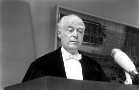 Professor dr. T. L. van der Kooy , hoofdleraar Economie, hield rede in verband m, Bestanddeelnr 922-8878
