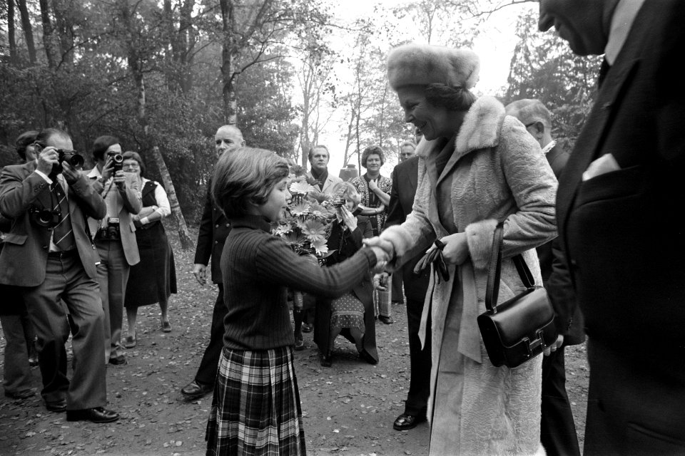 Prinses Beatrix opent nieuwe vleugel Nationaal Oorlogs en Verzetsmuseum te Overl, Bestanddeelnr 929-4126