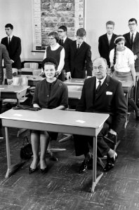 Prinses Irene bracht bezoek aan het Thomas a Kempis Lyceum te Zwolle De prinses, Bestanddeelnr 915-6554