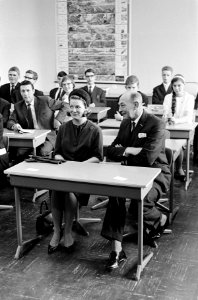 Prinses Irene bracht bezoek aan het Thomas a Kempis Lyceum te Zwolle De prinses, Bestanddeelnr 915-6549