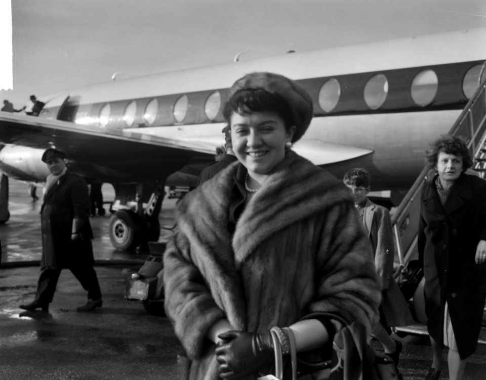 Prinses Irene begroet Ave Matheos Lopez , AM Lopez, Bestanddeelnr 914-6248