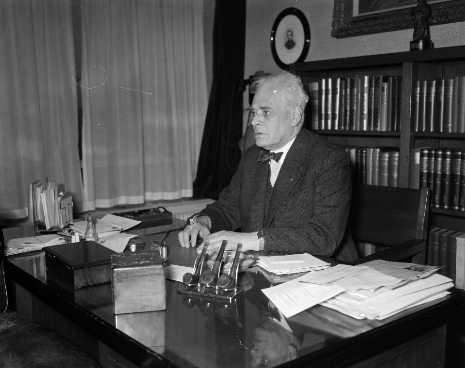 Prof. mr. P.J. Oud, voorzitter van de Volkspartij voor Vrijheid en Democratie (V, Bestanddeelnr 908-1775
