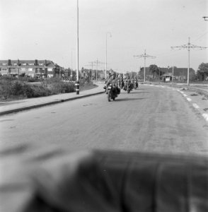 Prinses Irene Brigade onderweg. Motorordonnansen gaan voorop, Bestanddeelnr 900-3134