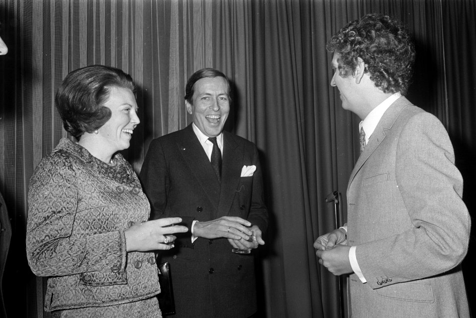 Prinses Beatrix opent nieuw Jaarbeursgebouw, Beatrixgebouw te Utrecht. Prinses B, Bestanddeelnr 923-3116