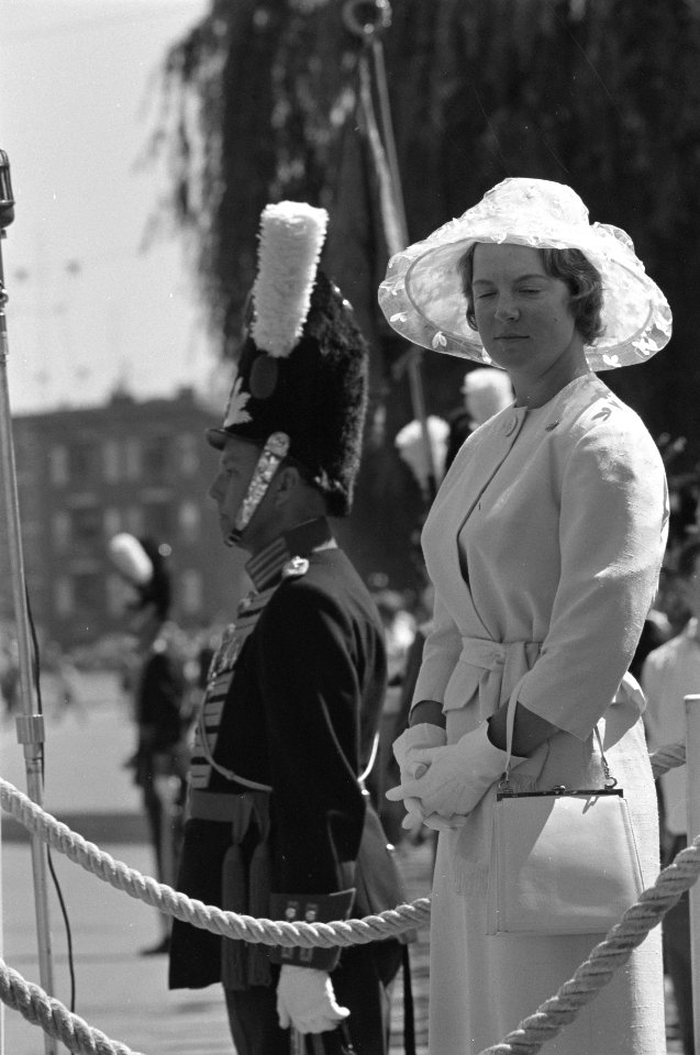 Prinses Irene bij 130-jarig bestaan van garderegiment Grenadiers, Bestanddeelnr 910-4984