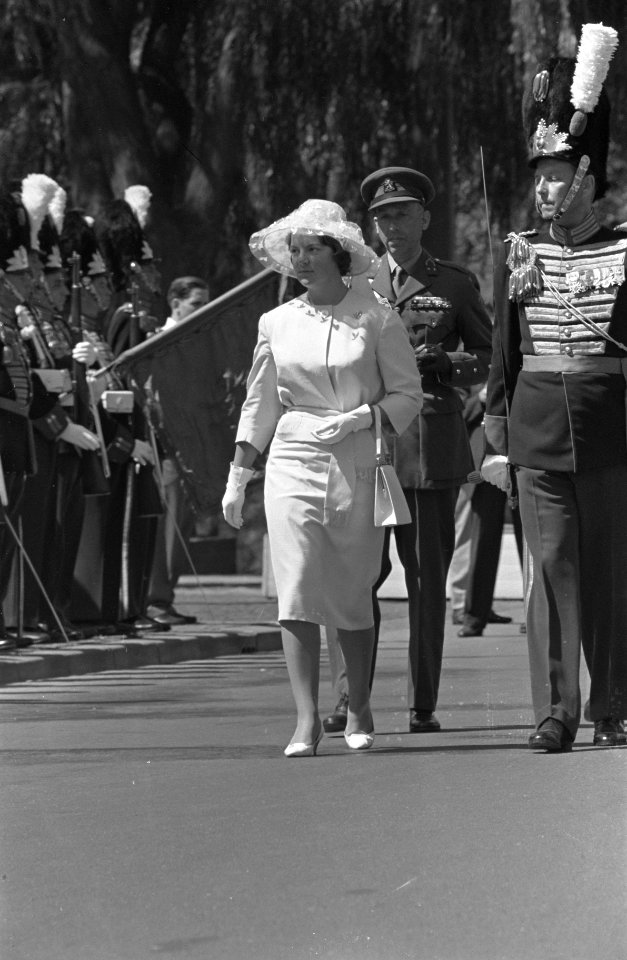 Prinses Irene bij 130-jarig bestaan van garderegiment Grenadiers, Bestanddeelnr 910-4981