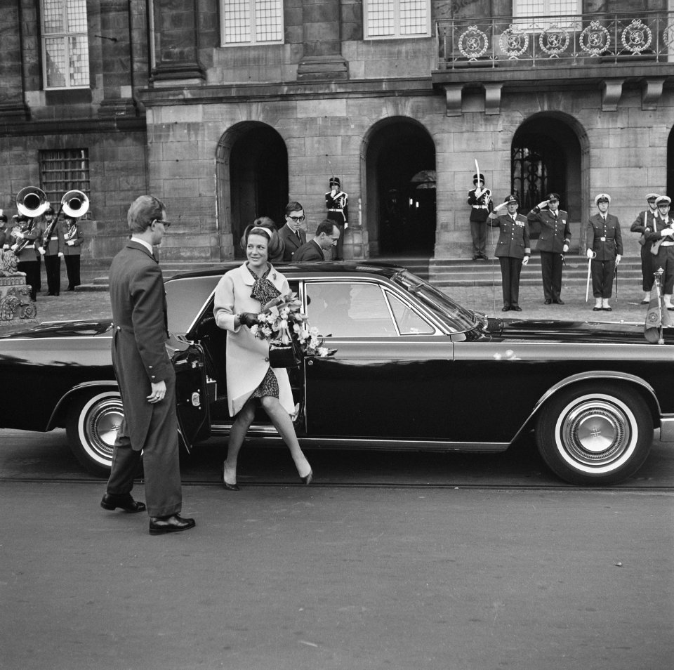 Prinses Irene en Carlos stappen uit auto, Bestanddeelnr 918-8693