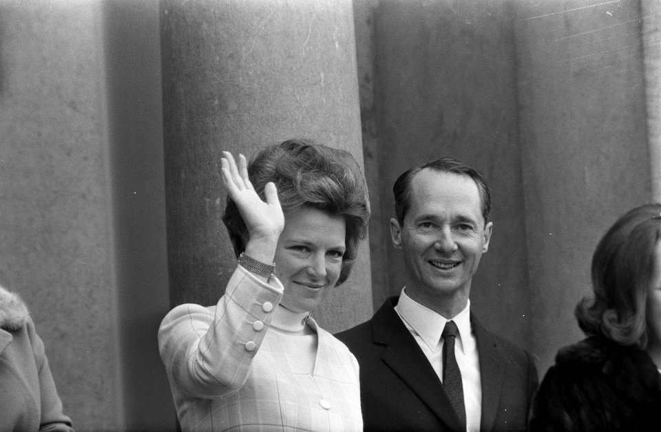 Prinses Irene (l) en prins Carel Hugo van Bourbon Parma (r), Bestanddeelnr 923-4857