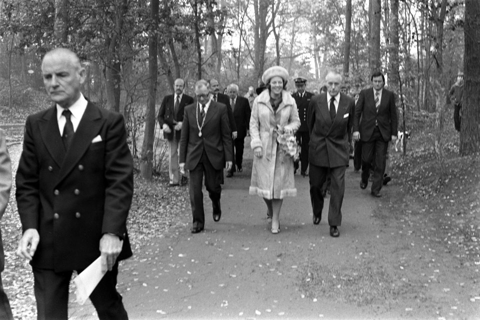 Prinses Beatrix opent nieuwe vleugel Nationaal Oorlogs en Verzetsmuseum te Overl, Bestanddeelnr 929-4127