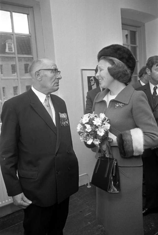Prinses Beatrix opent tentoonstelling Ontmoeting met he Reddingswezen in Schee, Bestanddeelnr 927-5547