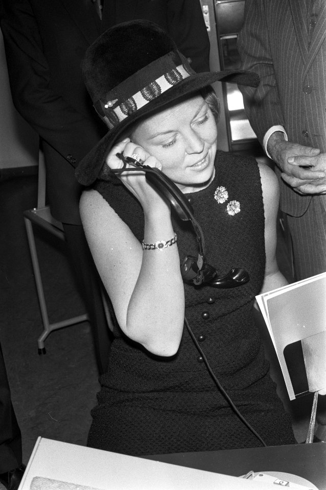 Prinses Beatrix opent nieuwe Rijkskuststation Scheveningen Radio in IJmuiden, Pr, Bestanddeelnr 925-1483