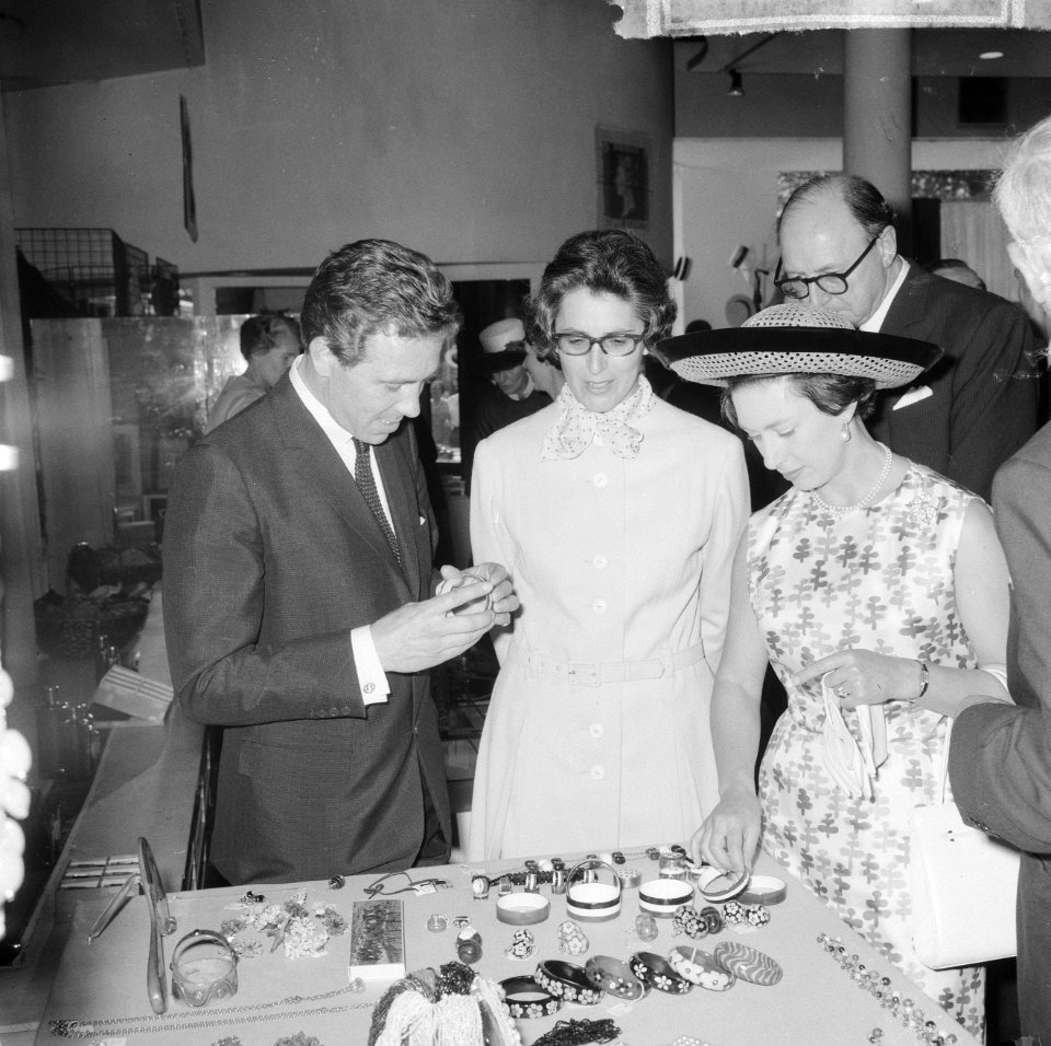 Prinses Margaret en Lord Snowdon winkelen in Leidsestraat, tijdens het winkelen, Bestanddeelnr 917-7731