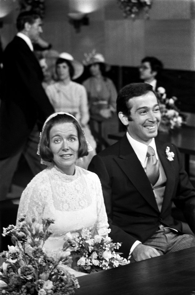 Prinses Christina en Jorge Guillermo bij de sluiting van het burgerlijk huwelijk, Bestanddeelnr 928-0189