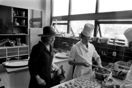Prinses Beatrix opent scholengemeenschap t Zandpad , Amsterdam, Bestanddeelnr 923-5342