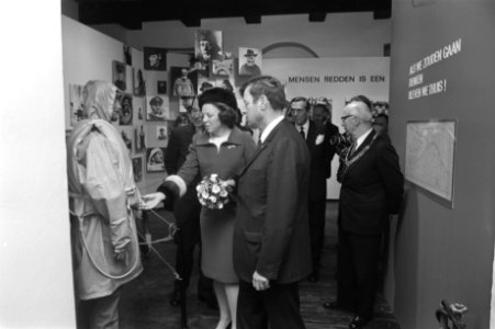 Prinses Beatrix opent tentoonstelling Ontmoeting met het Reddingswezen in Sche, Bestanddeelnr 927-5550
