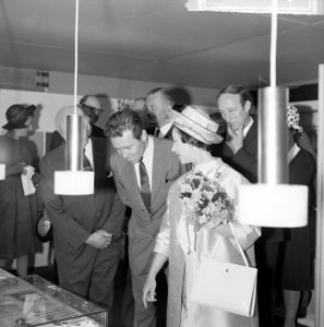 Prinses Margaret en Lord Snowdon op de tentoonstelling Museumplein, Prinses Marg, Bestanddeelnr 917-7711