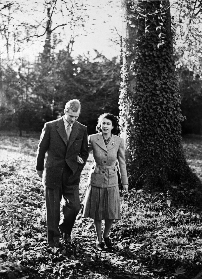 Prinses Elizabeth op buitenverblijf, samen met prins Philip, Bestanddeelnr 902-4751 (cropped)