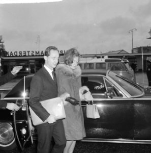 Prinses Irene en Prins Charles vanaf Schiphol naar Madrid vertrokken, Prinses Ir, Bestanddeelnr 917-1259