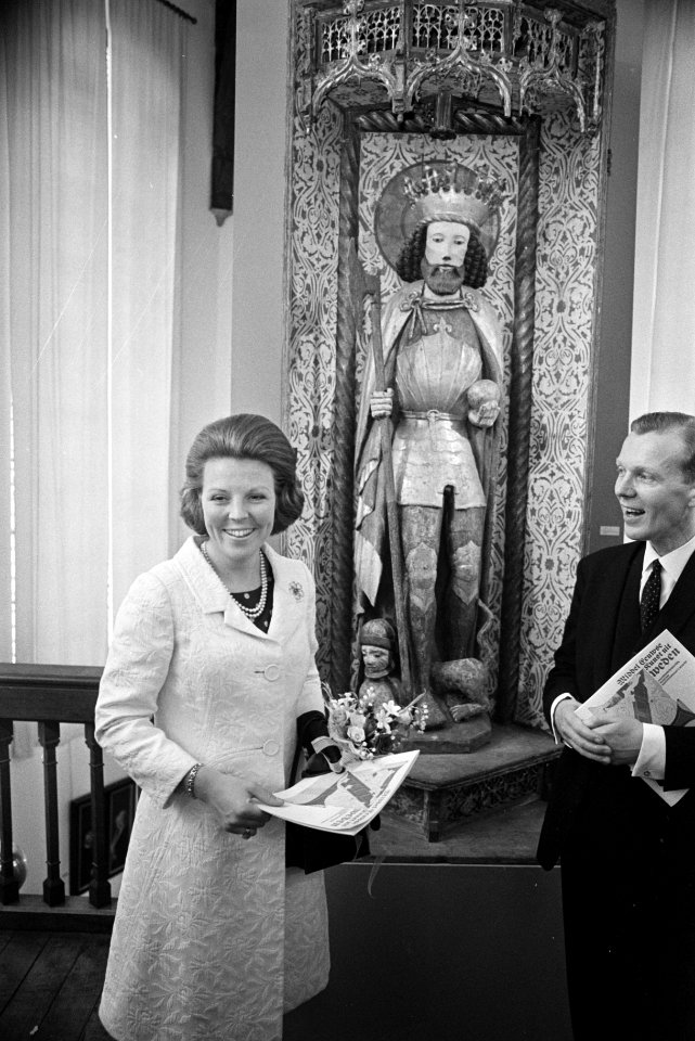 Prinses Beatrix opent tentoonstelling Middeleeuwse kunst uit Zweden in Aartsbiss, Bestanddeelnr 923-5079