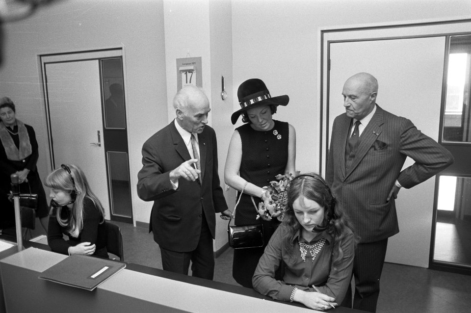Prinses Beatrix opent nieuwe Rijkskuststation Scheveningen Radio in IJmuiden, Bestanddeelnr 925-1488