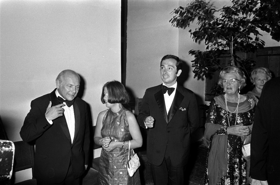 Prinses Christina en Jorge Guillermo begroeten gasten, rechts naar Jorge Guiller, Bestanddeelnr 928-0058