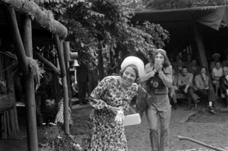 Prinses Beatrix speelt mee in een toneelstukje, Bestanddeelnr 924-6479