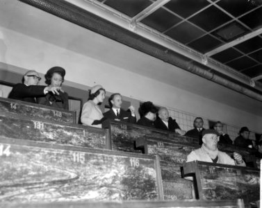 Prinses Benedikte en Prinses Margriet bezochten bloemenveiling te Aalsmeer, de P, Bestanddeelnr 917-6315