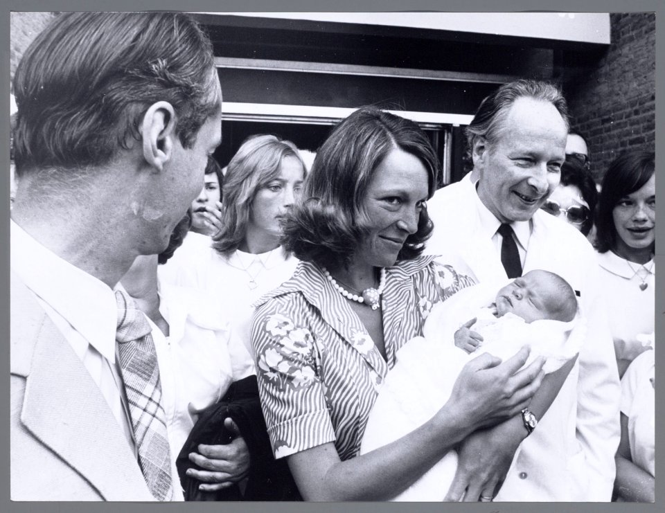 Prinses Irene en prins Carlos Hugo verlaten met baby Maria Carolina Christina he, Bestanddeelnr 006-0012