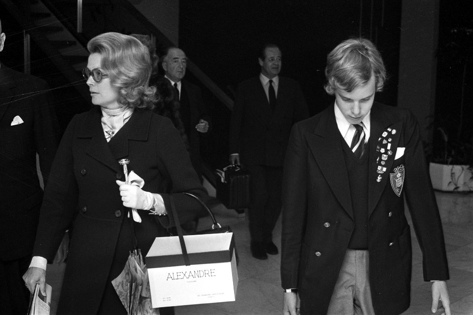 Prinses Gracia van Monaco en haar zoon Albert op Schiphol worden begroet door F, Bestanddeelnr 925-8795