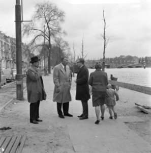 Prinses Bertil van Zweden tijdens een wandeling, Bestanddeelnr 913-8450