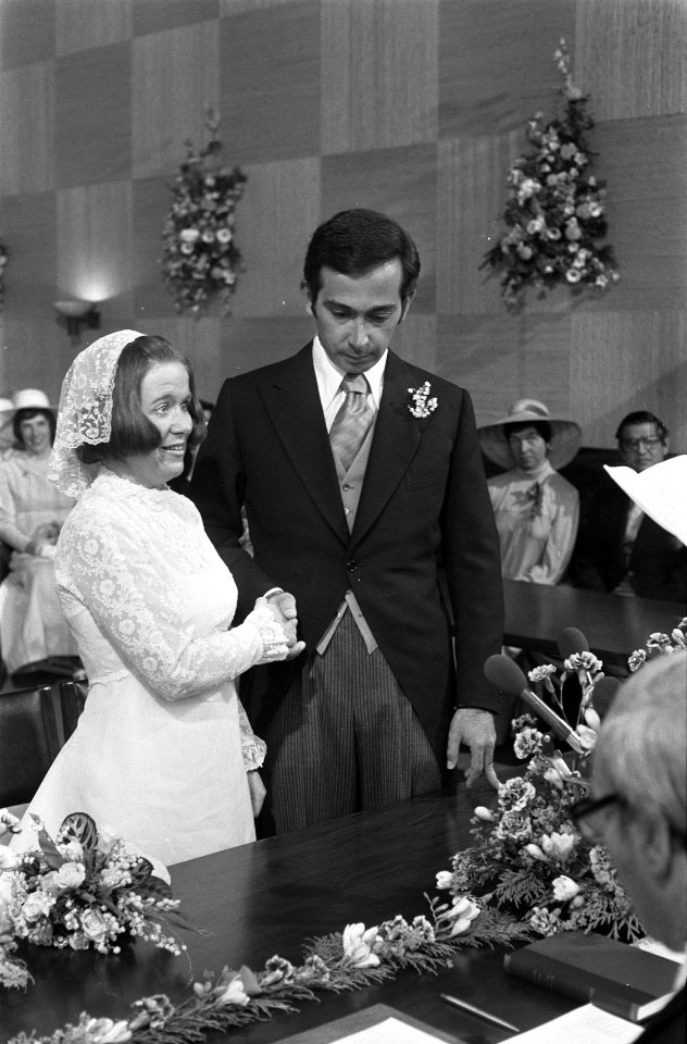 Prinses Christina en Jorge Guillermo bij de sluiting van het burgerlijk huwelijk, Bestanddeelnr 928-0198