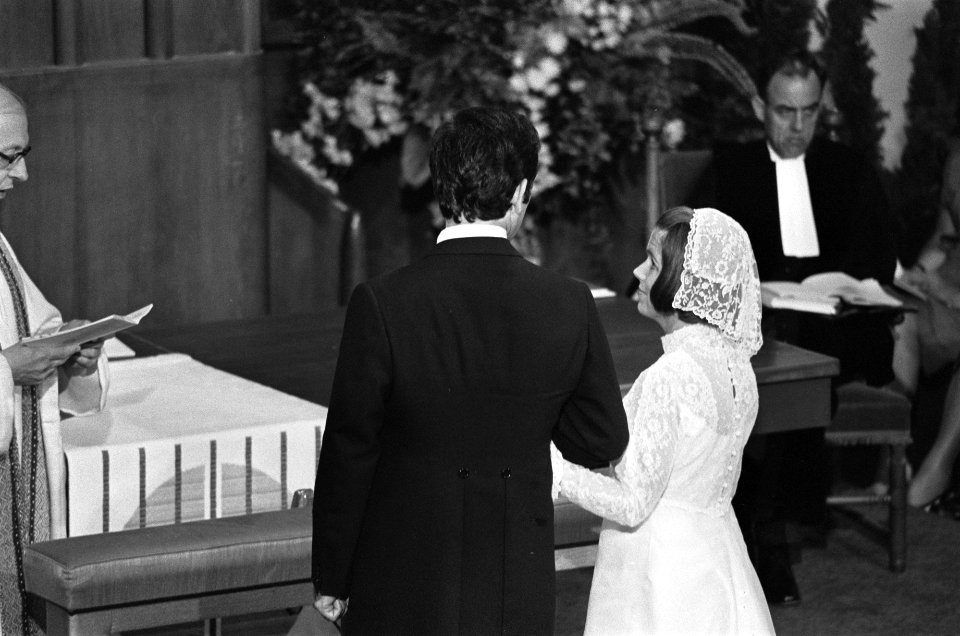 Prinses Christina en Jorge Guillermo tijdens de plechtigheid, Bestanddeelnr 928-0230