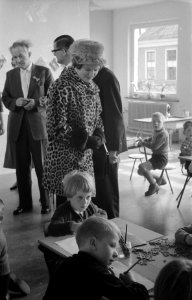 Prinses Irene bezoekt Drenthe, Prinses Irene tijdens bezoek aan kleuterschool, Bestanddeelnr 911-1499