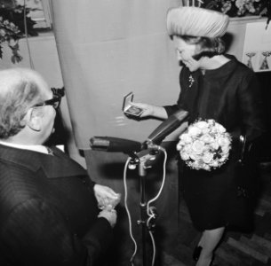 Prinses Beatrix opent 25-ste Oude Kunst en Antiekbeurs i Prinsenhof te Delft, Bestanddeelnr 926-6447