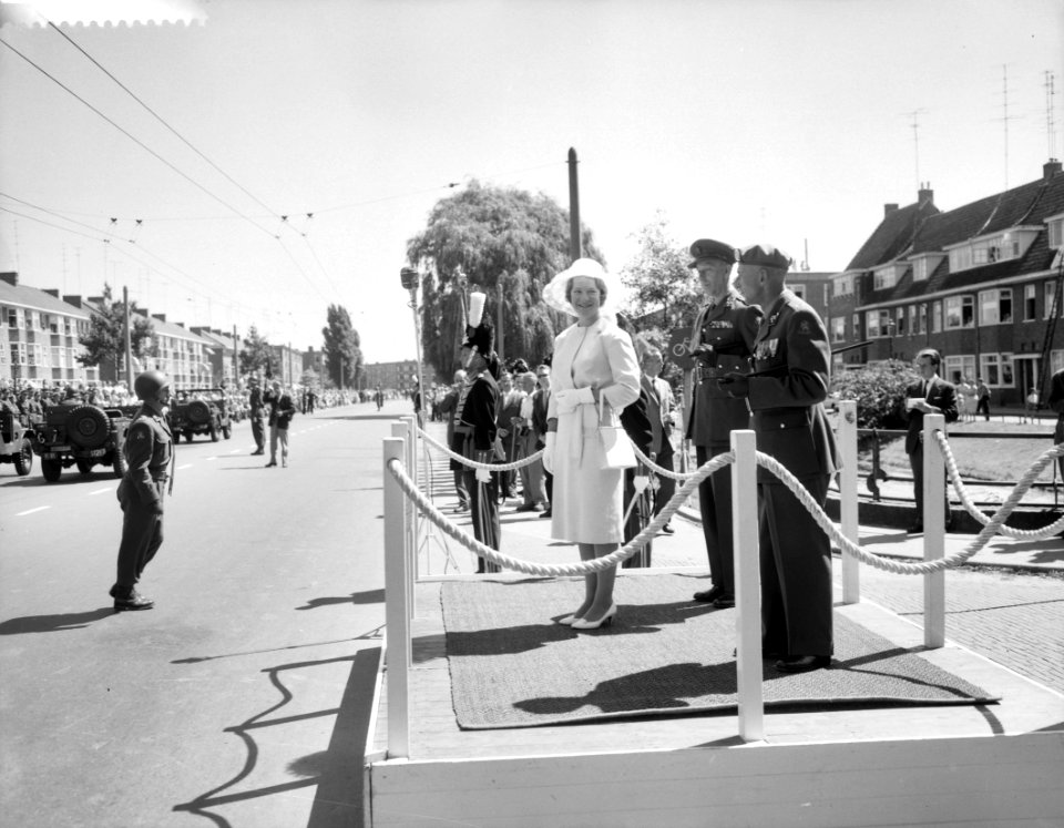 Prinses Irene bij 130jarig bestaan Grenadiers, Bestanddeelnr 910-4988