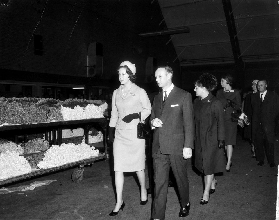 Prinses Benedikte en Prinses Margriet bezochten bloemenveiling te Aalsmeer, de P, Bestanddeelnr 917-6313