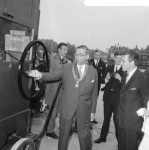 Prinses Margaret en Lord Snowdon vertrokken per boot vanaf de Amstelkade, bij he, Bestanddeelnr 917-7882