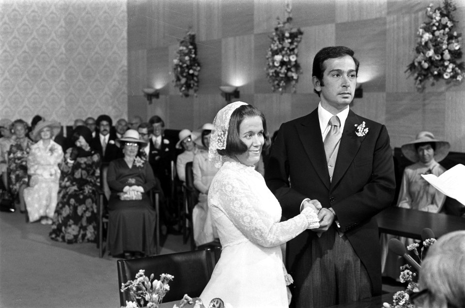 Prinses Christina en Jorge Guillermo staan voor de burgemeester bij de sluiting , Bestanddeelnr 928-0190