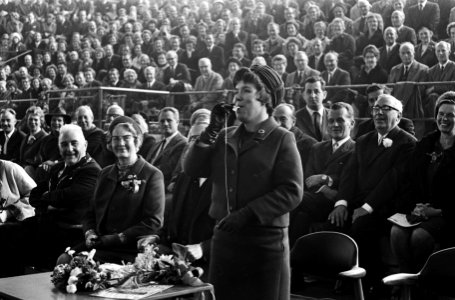 Prinses Christina opende ijsstadion Thialf te Heerenveen. Prinses Christina bl, Bestanddeelnr 920-7852