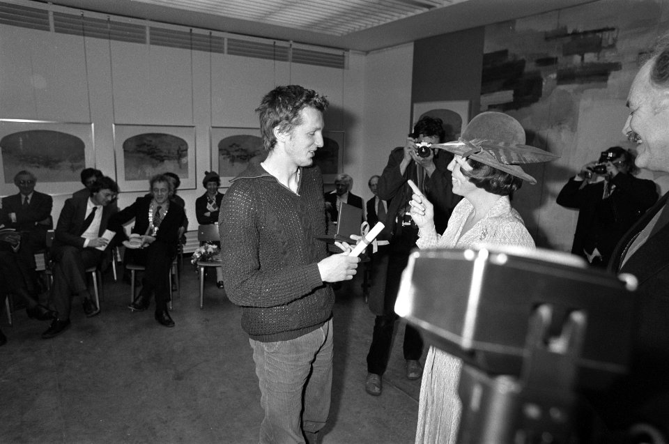 Prinses Beatrix reikt Priz de Raue uit in Rijksacademie Amsterdam prijsuitreiki, Bestanddeelnr 930-7215