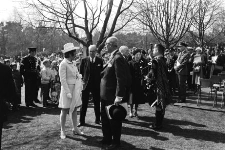 Prinses Margriet, gouverneur-generaal Michener en mevrouw Michener-Willis tijde…, Bestanddeelnr 924-4594 photo