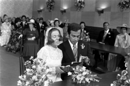 Prinses Christina en Jorge Guillermo bij de sluiting van het burgerlijk huwelijk, Bestanddeelnr 928-0201