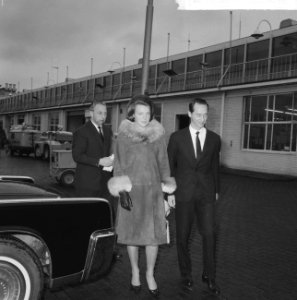 Prinses Irene en Prins Charles vanaf Schiphol naar Madrid vertrokken, Prinses Ir, Bestanddeelnr 917-1261